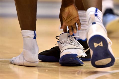 zion williamson shoe split